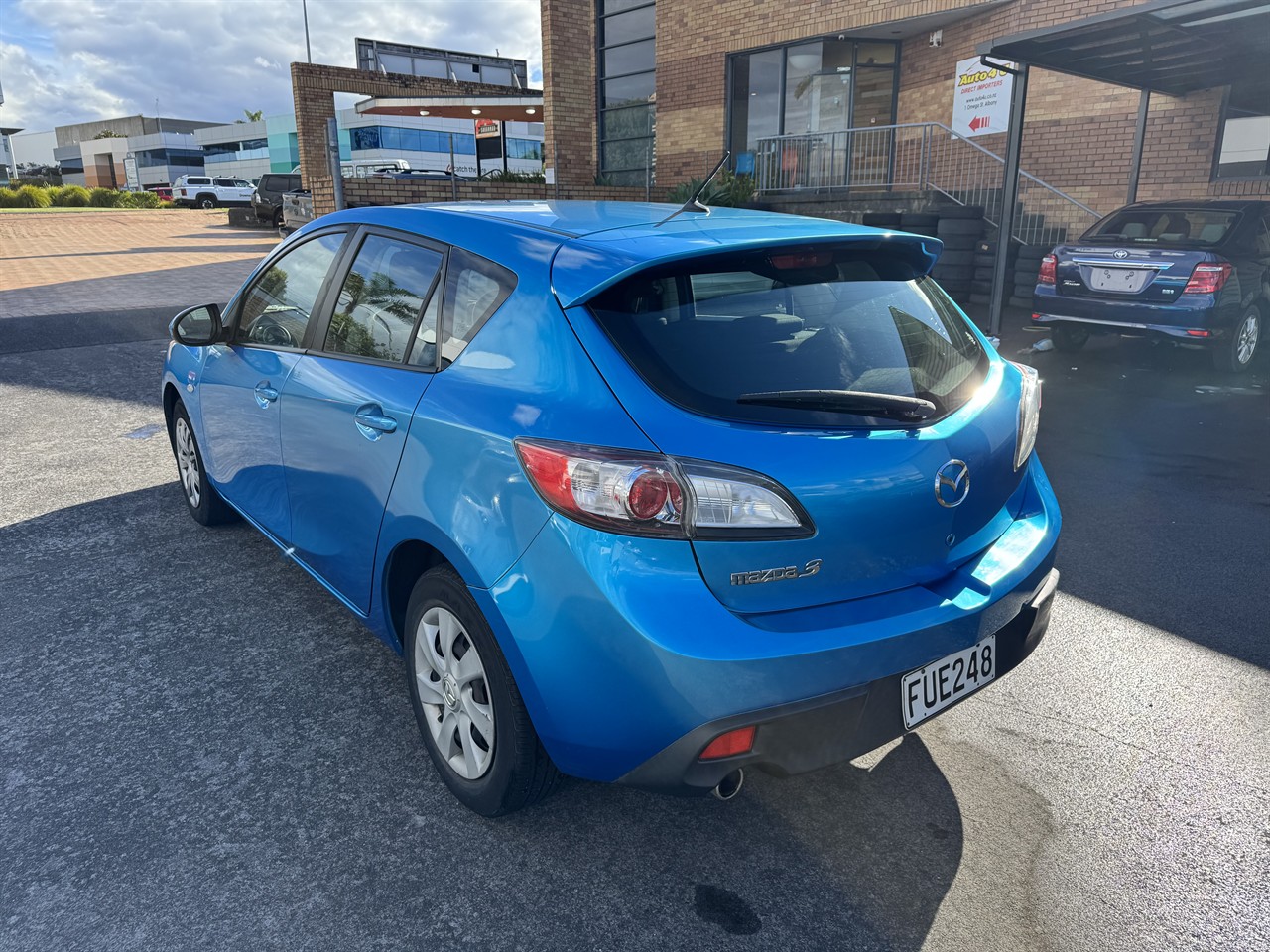 2011 Mazda 3 thumbnail