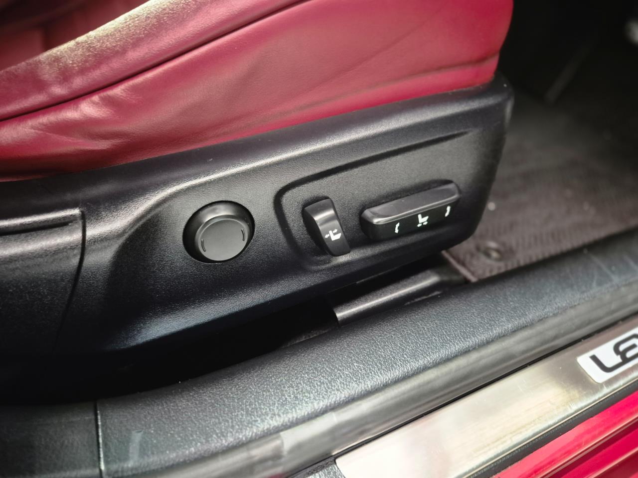 2016 Lexus IS thumbnail