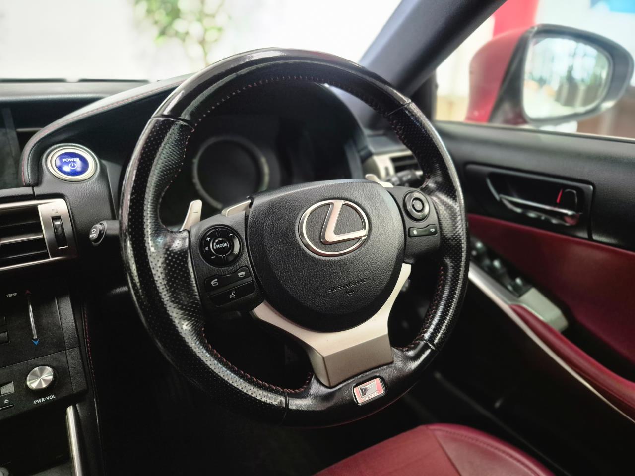 2016 Lexus IS thumbnail