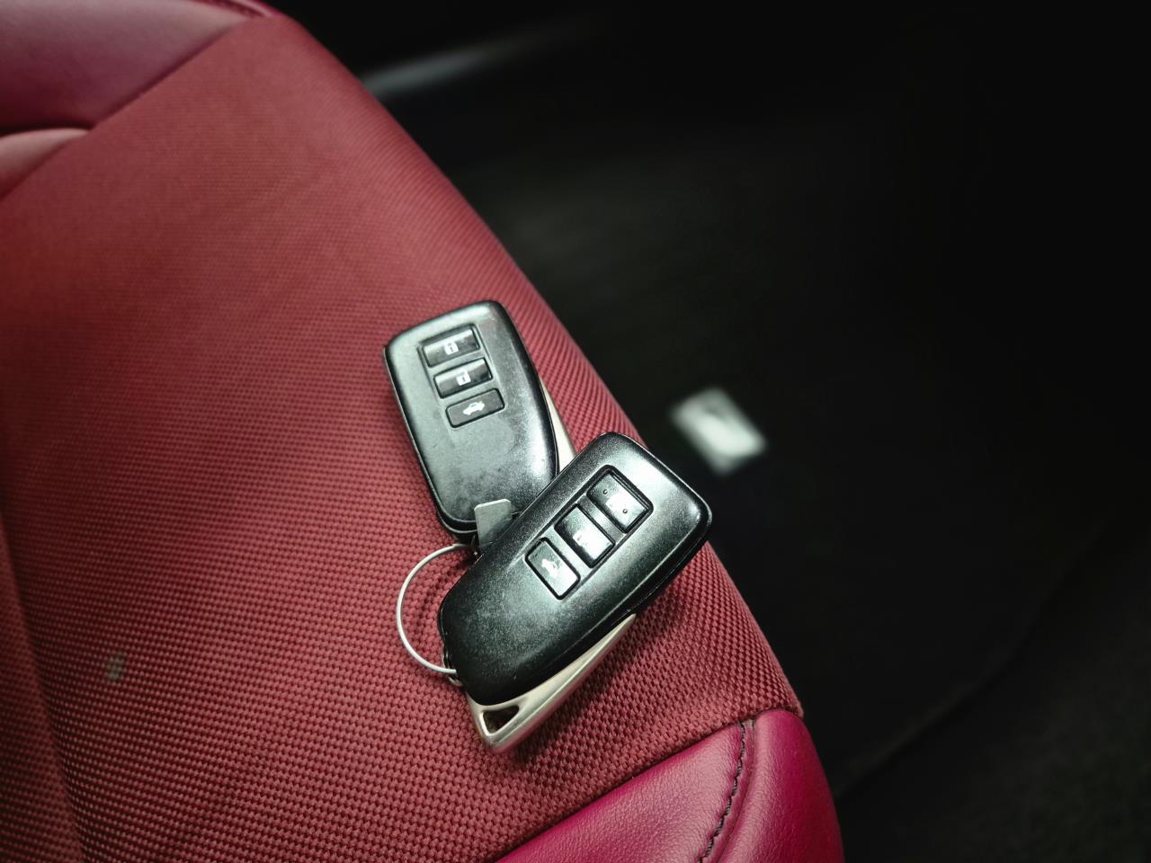 2016 Lexus IS thumbnail