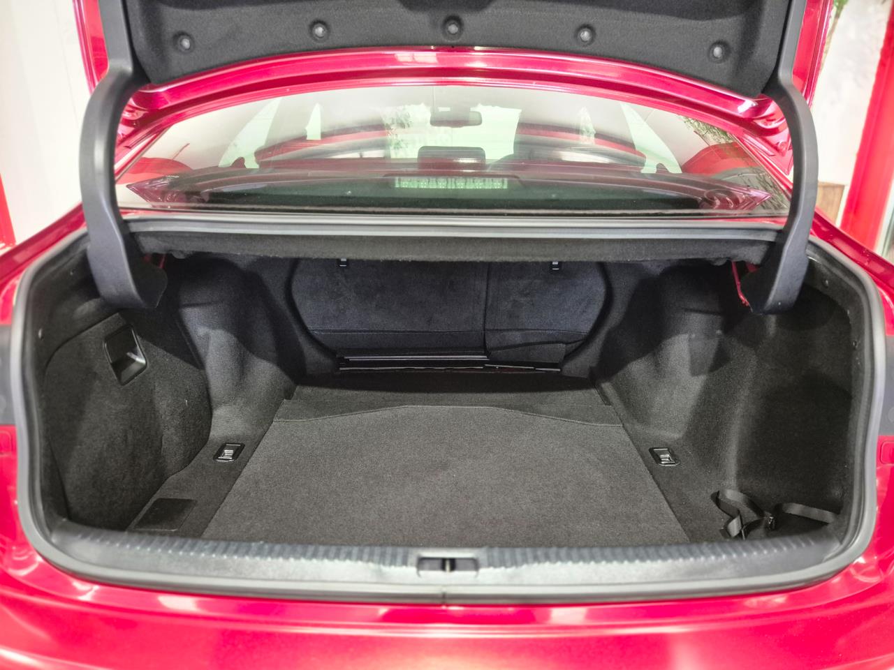 2016 Lexus IS thumbnail