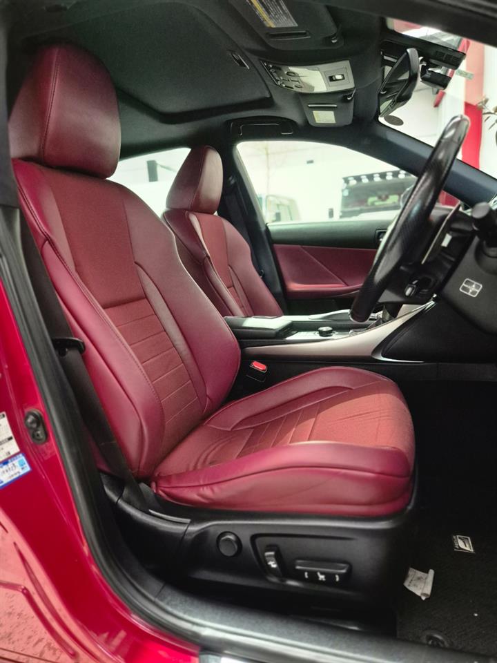 2016 Lexus IS thumbnail