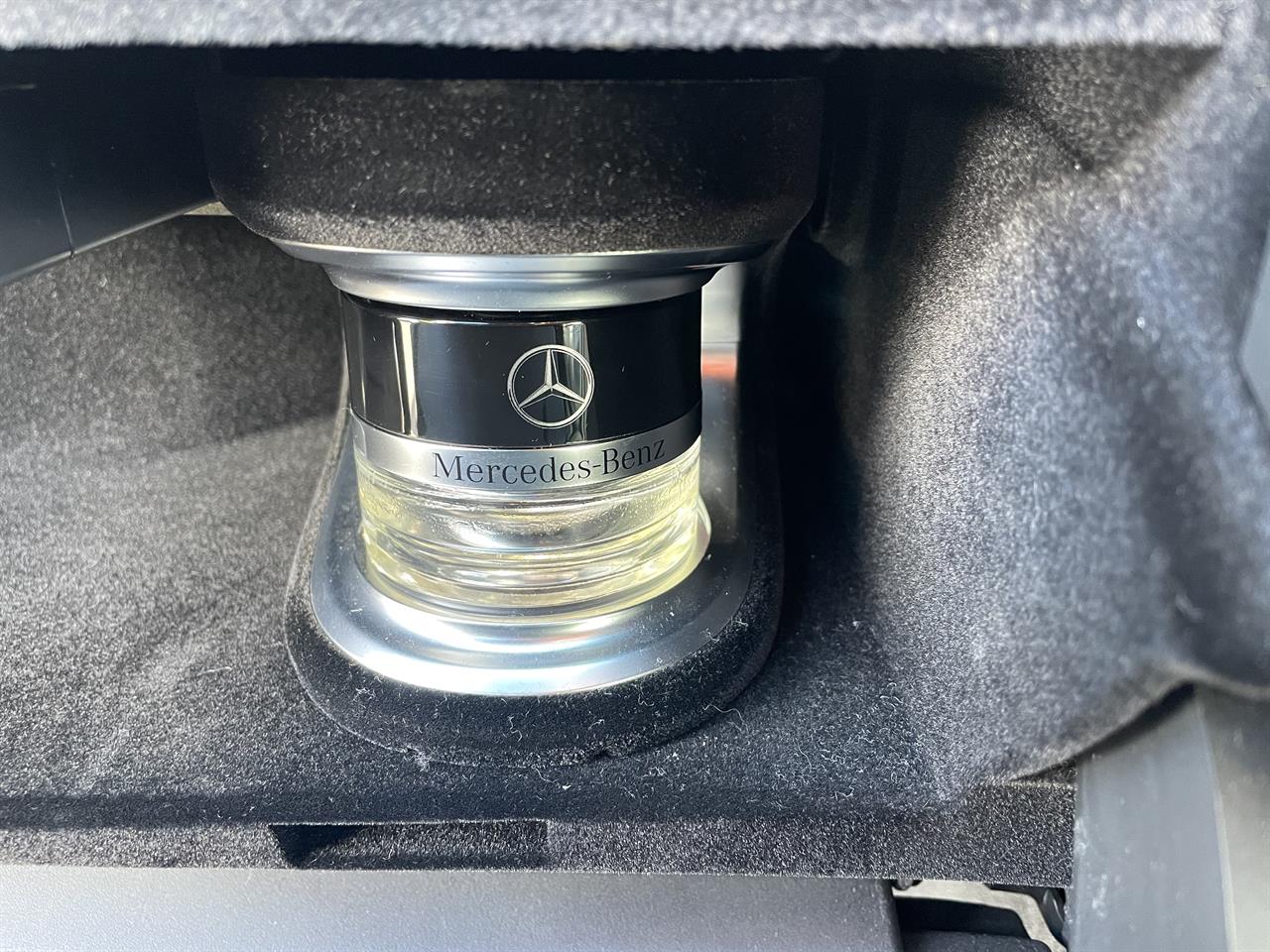 2016 Mercedes-Benz C thumbnail
