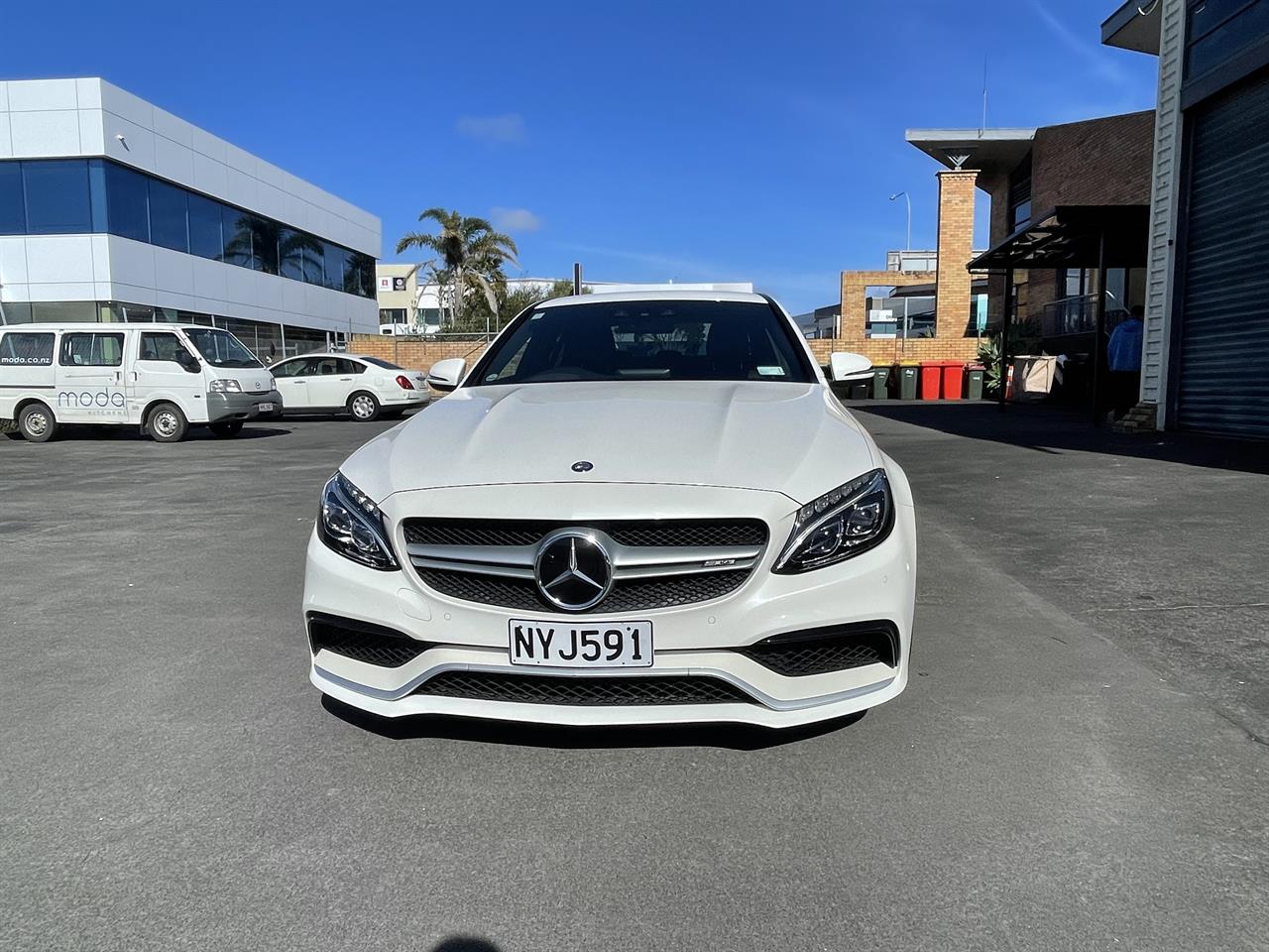 2016 Mercedes-Benz C thumbnail