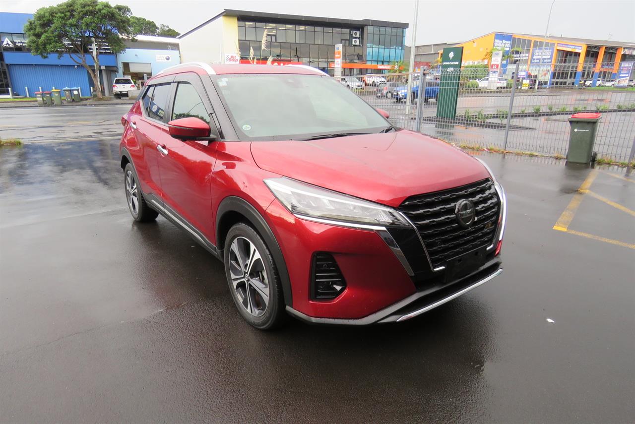 2021 Nissan Kicks thumbnail