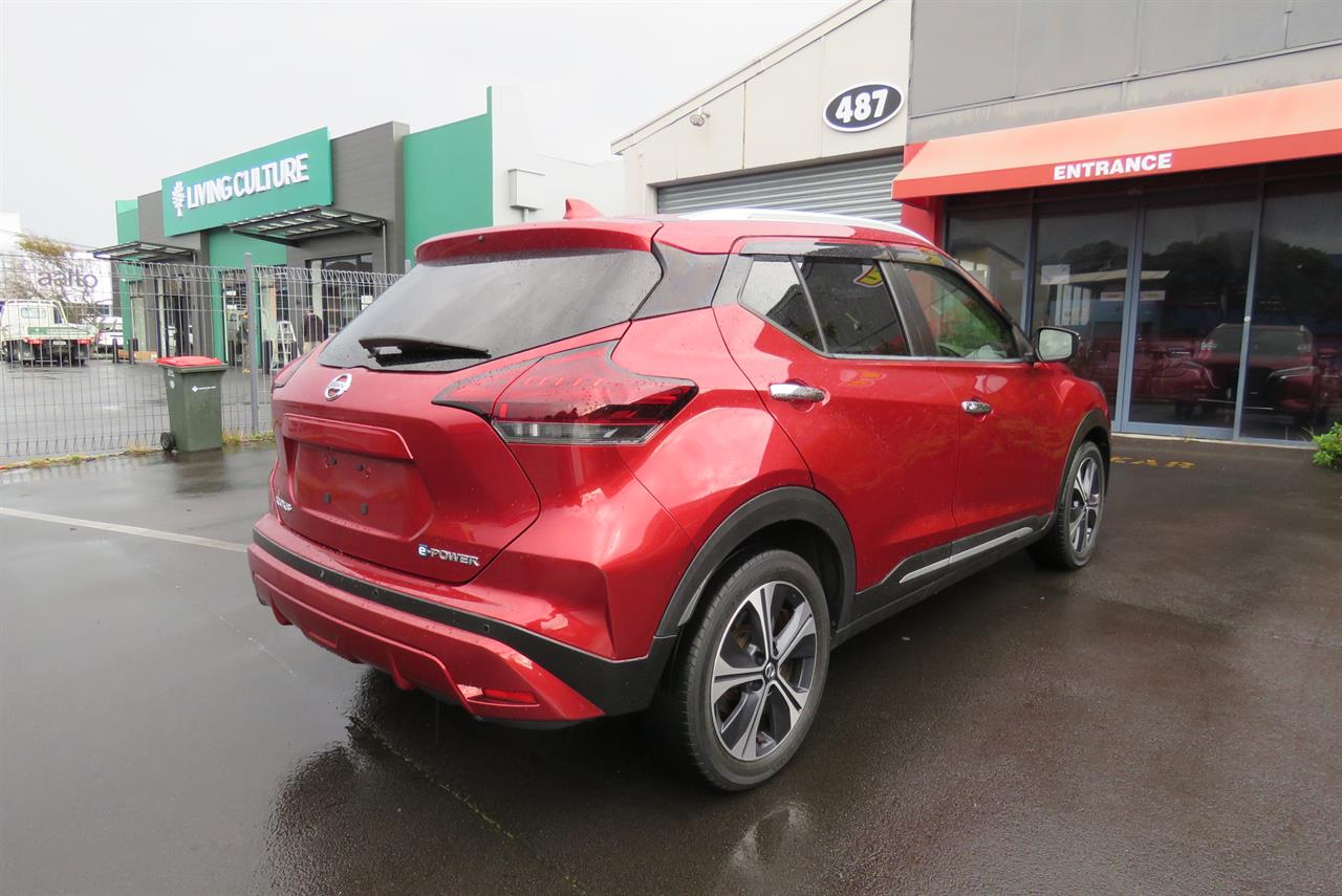 2021 Nissan Kicks thumbnail