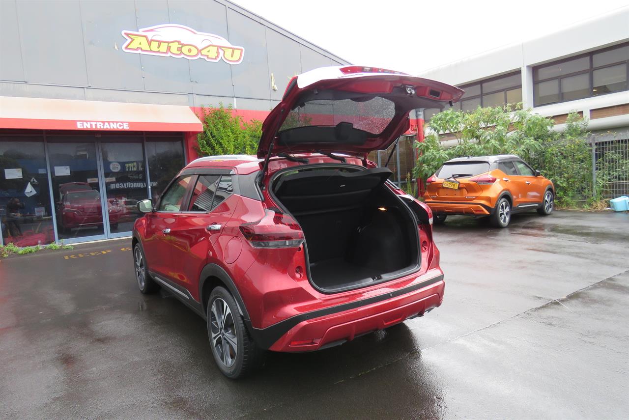 2021 Nissan Kicks thumbnail