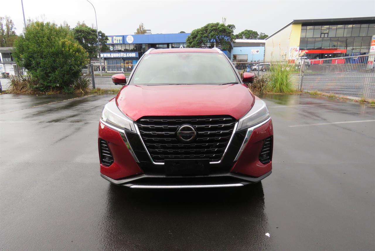 2021 Nissan Kicks thumbnail
