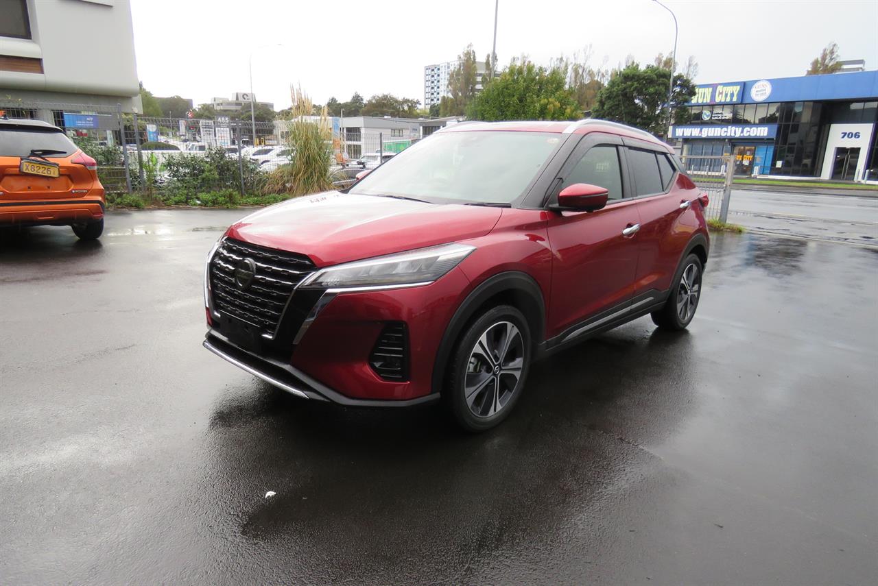 2021 Nissan Kicks thumbnail