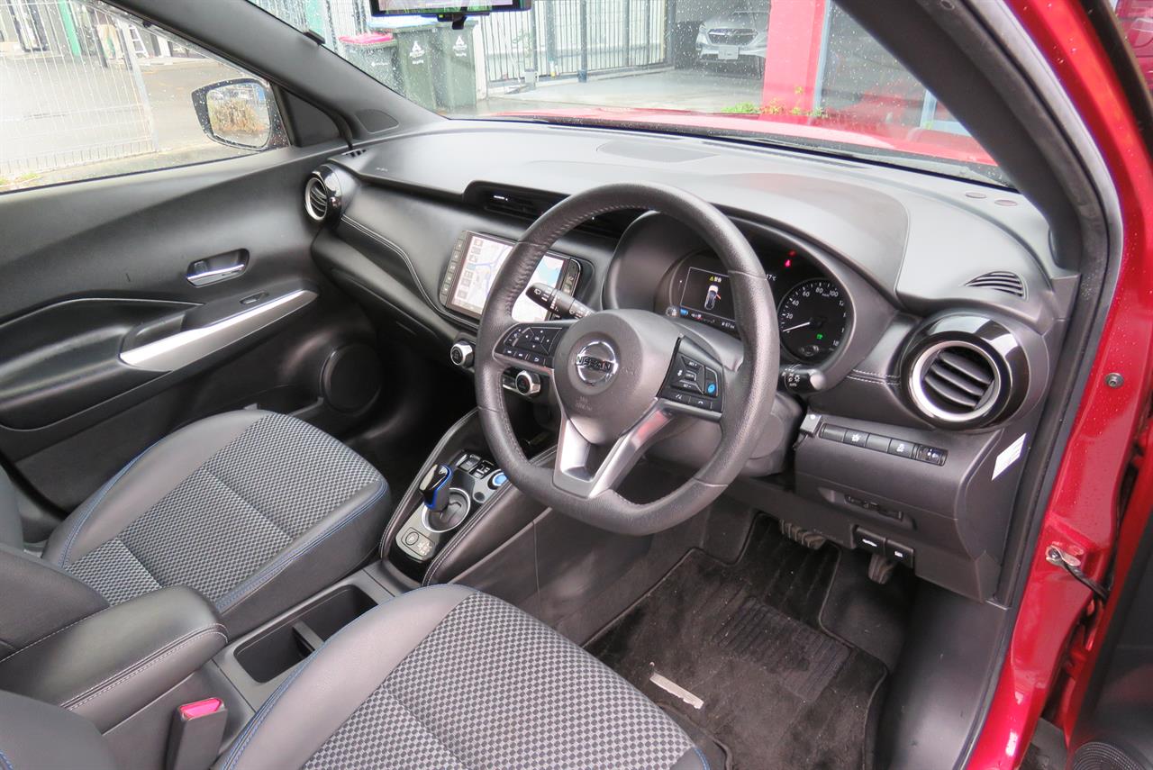 2021 Nissan Kicks thumbnail