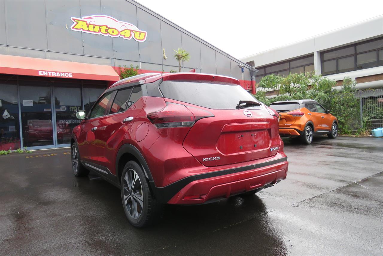 2021 Nissan Kicks thumbnail