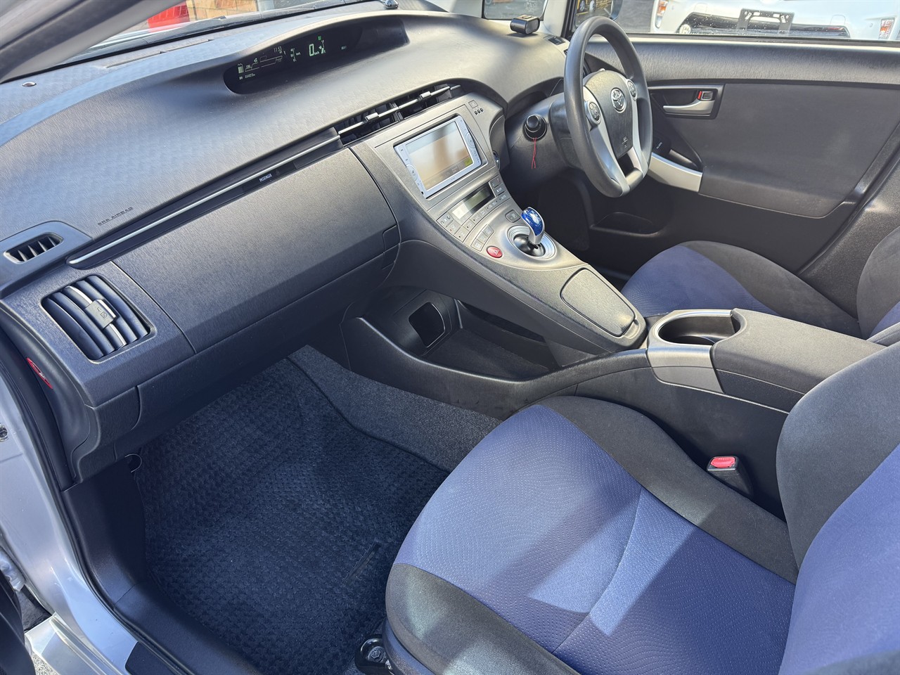 2013 Toyota Prius thumbnail