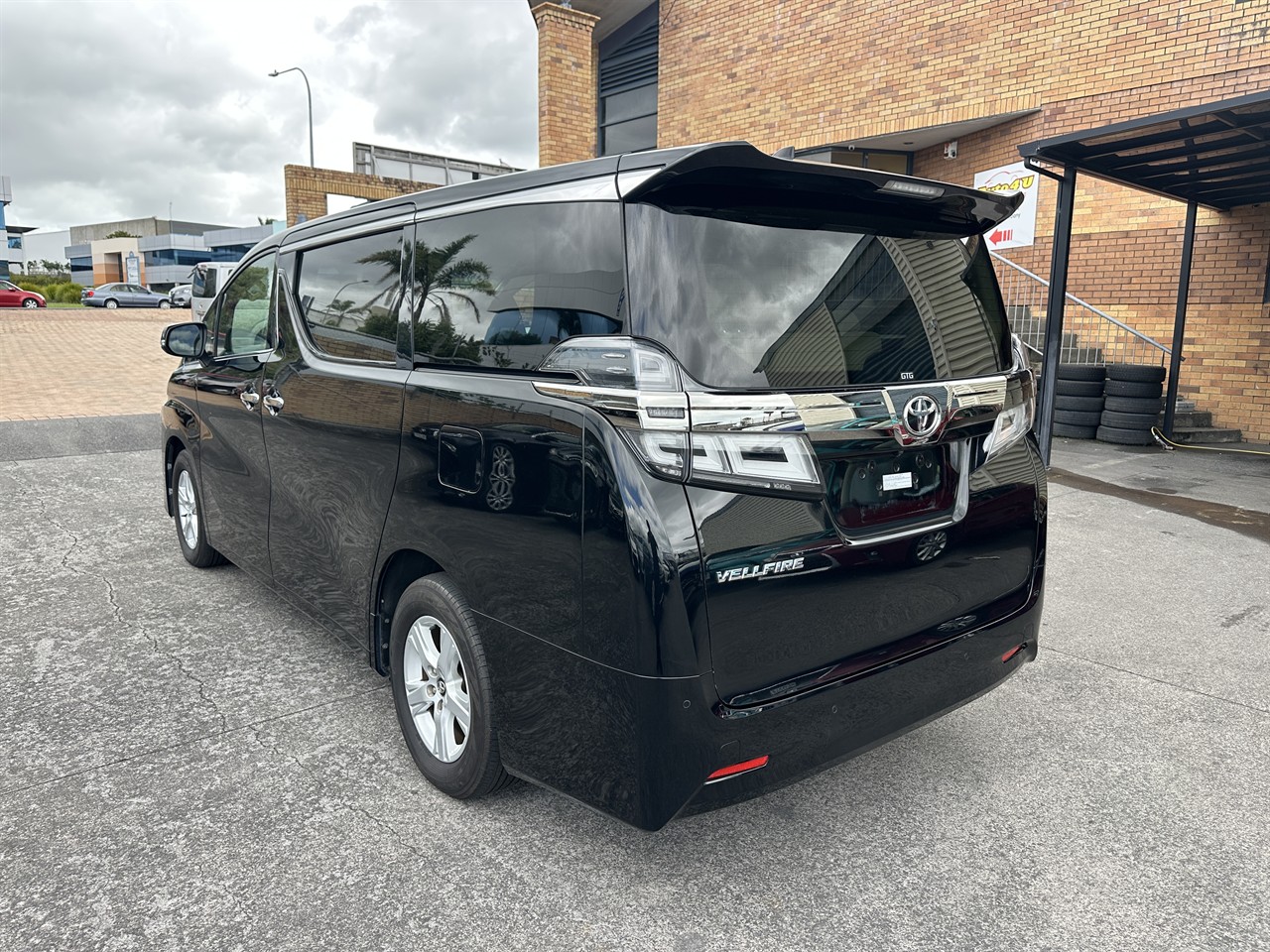 2019 Toyota Vellfire thumbnail