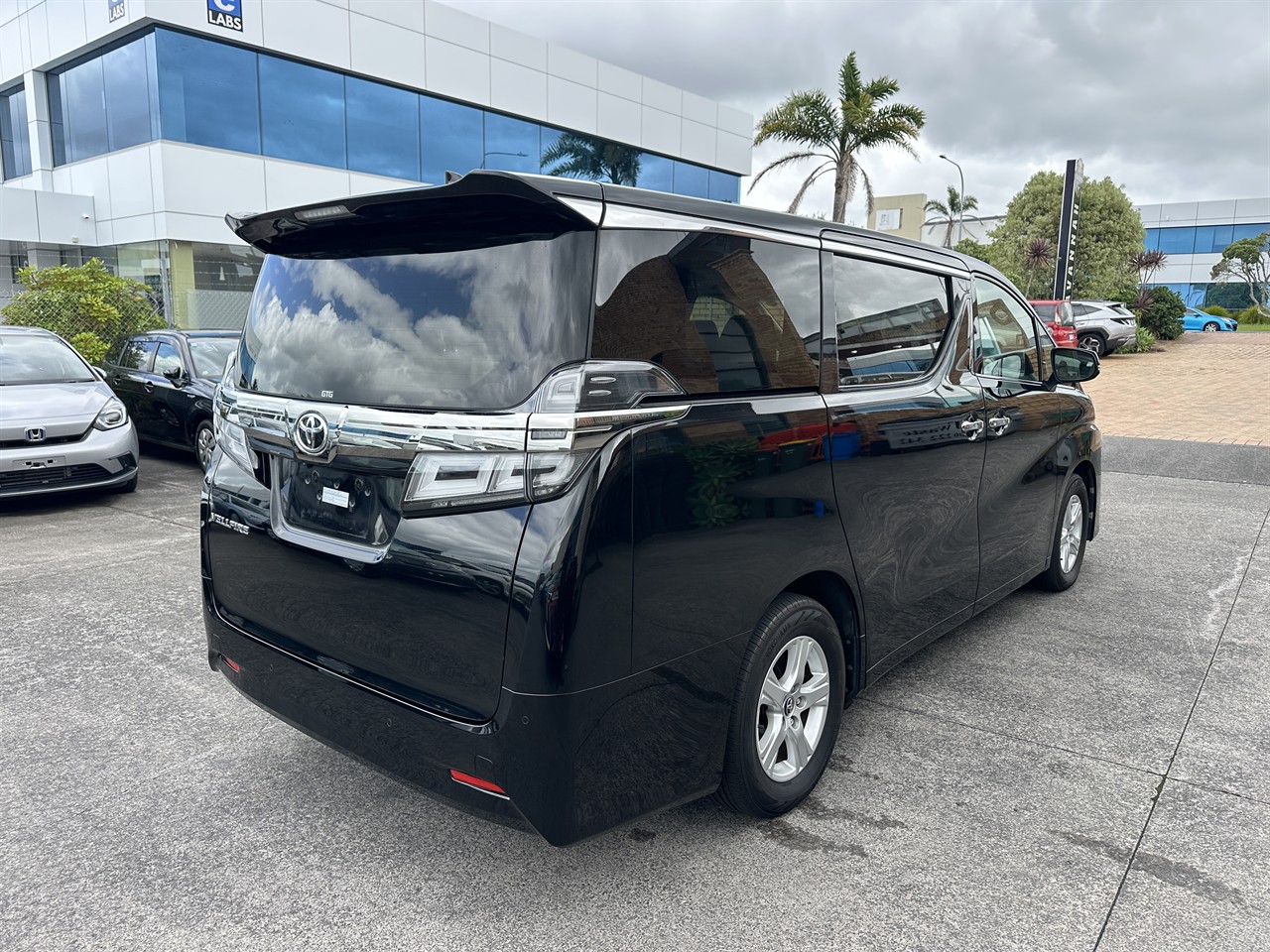 2019 Toyota Vellfire thumbnail