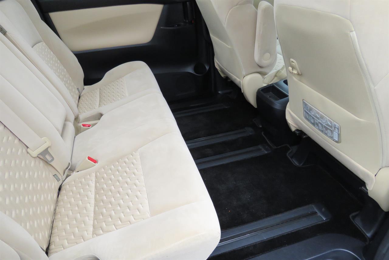 2017 Toyota Vellfire thumbnail