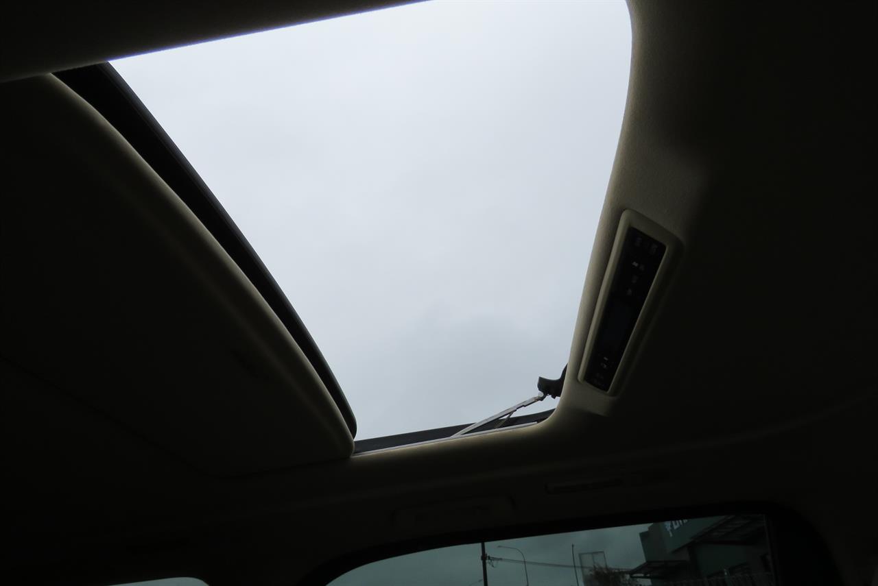 2017 Toyota Vellfire thumbnail