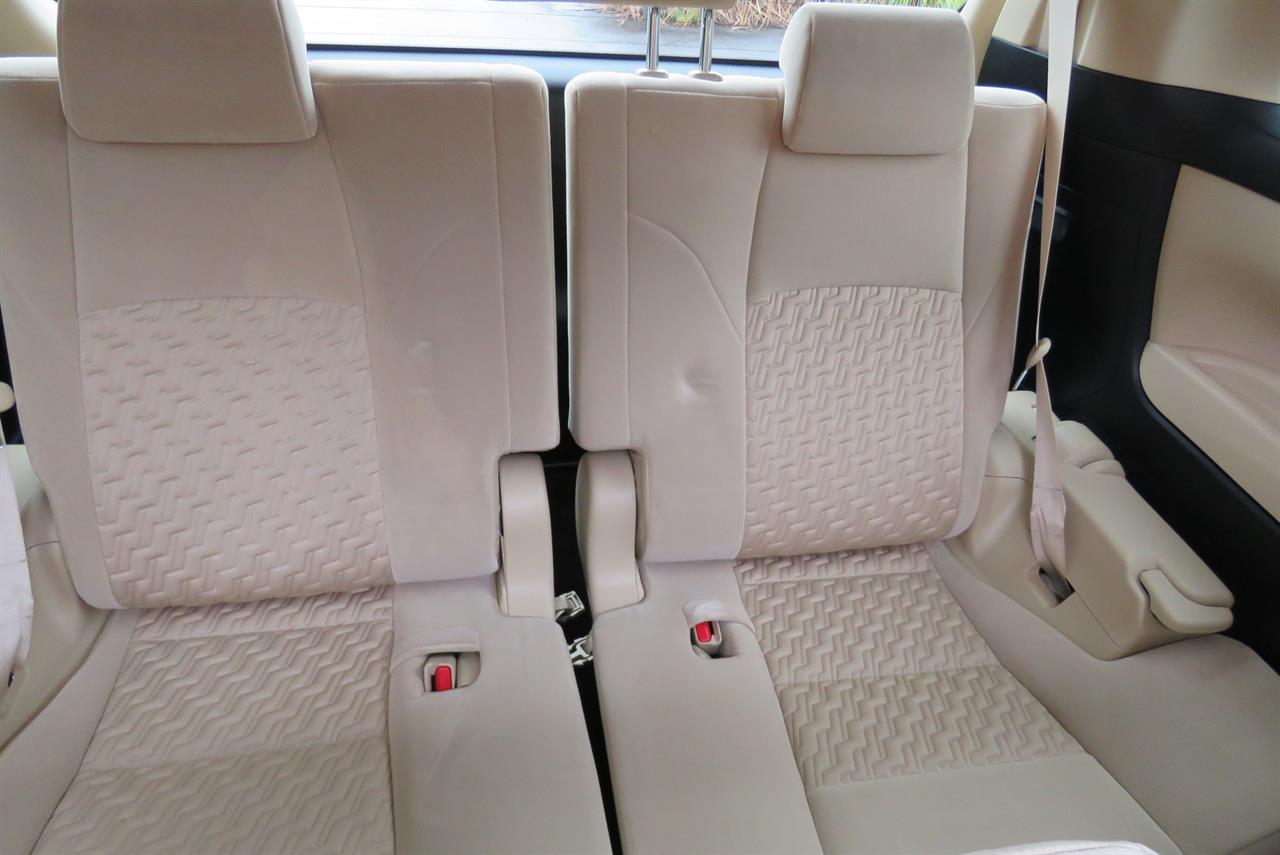 2017 Toyota Vellfire thumbnail