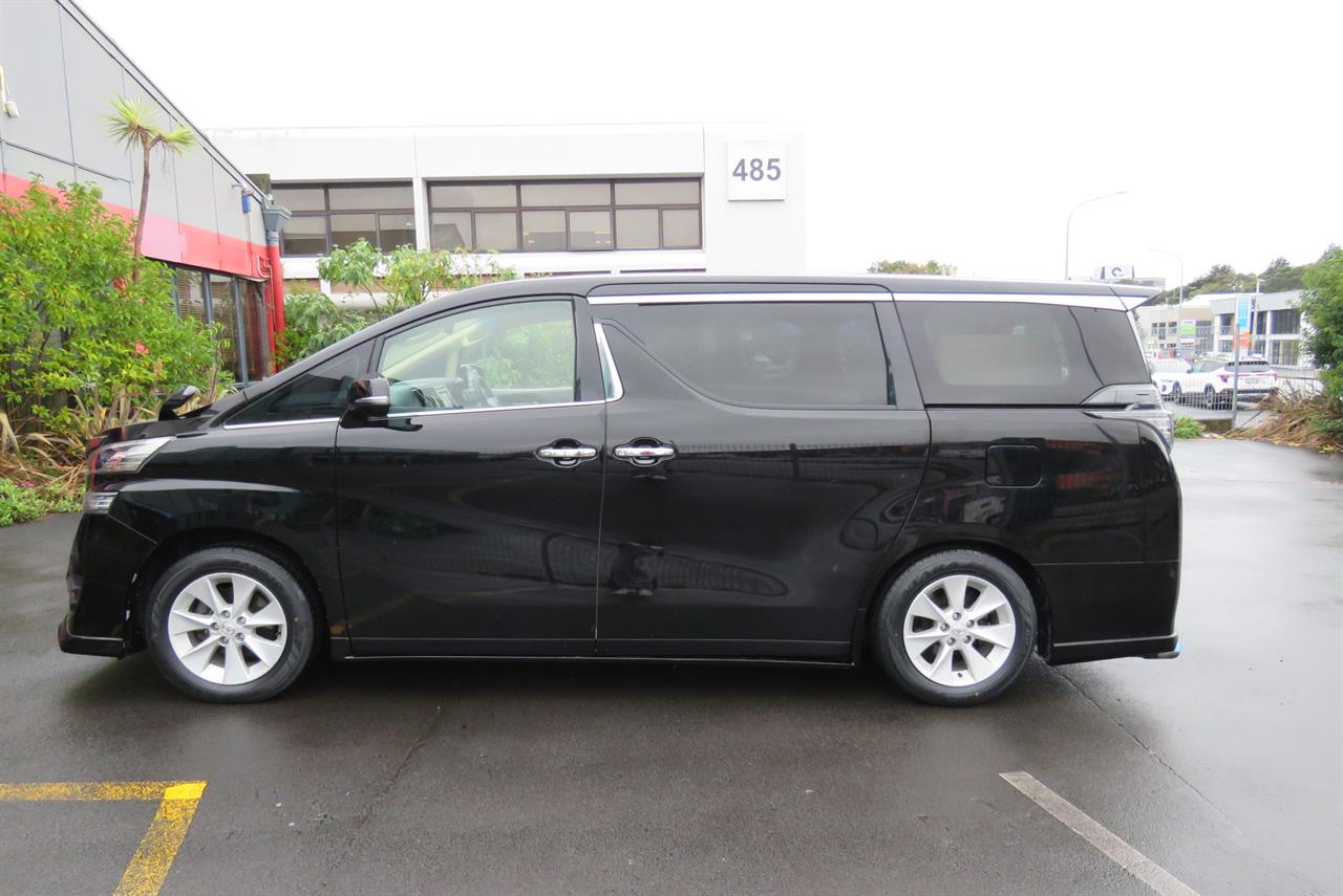 2017 Toyota Vellfire thumbnail