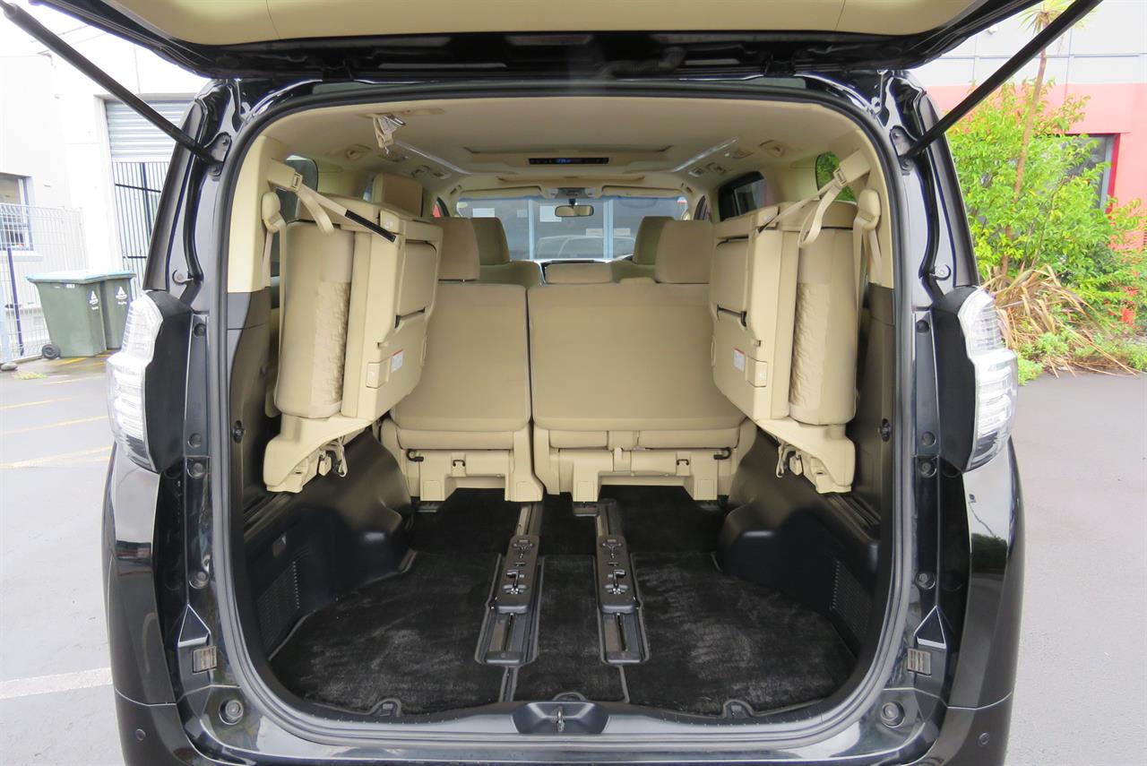 2017 Toyota Vellfire thumbnail