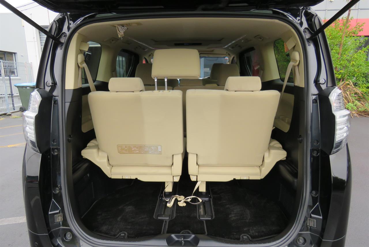 2017 Toyota Vellfire thumbnail