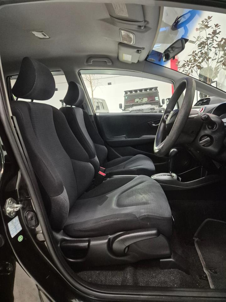 2010 Honda Fit thumbnail