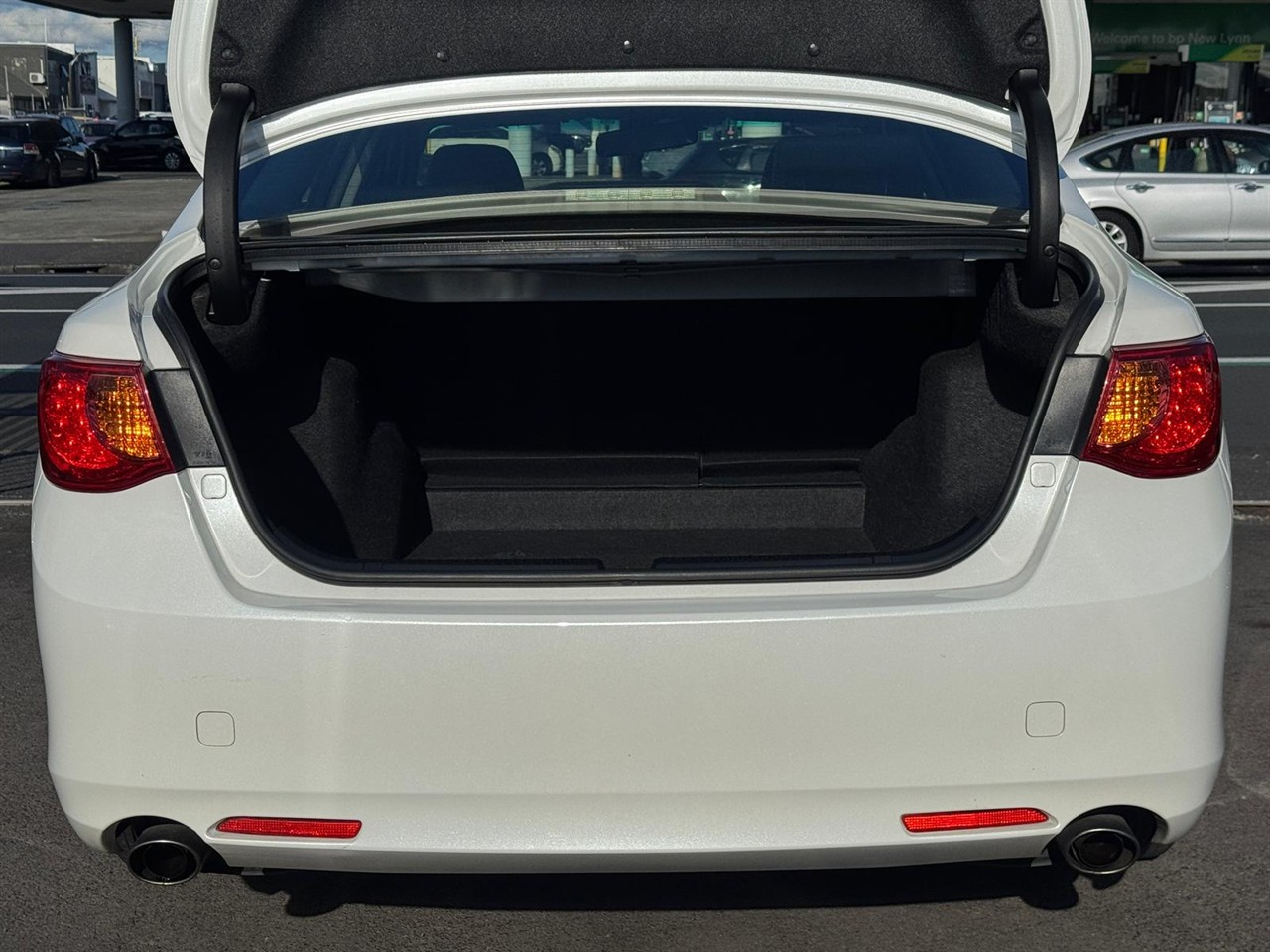 2012 Toyota Mark-X thumbnail