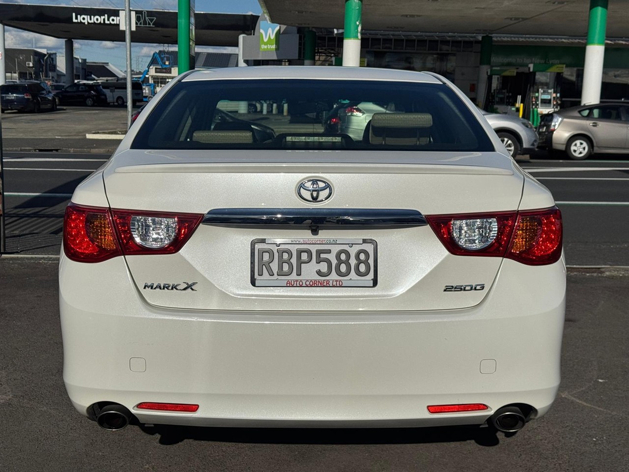 2012 Toyota Mark-X thumbnail