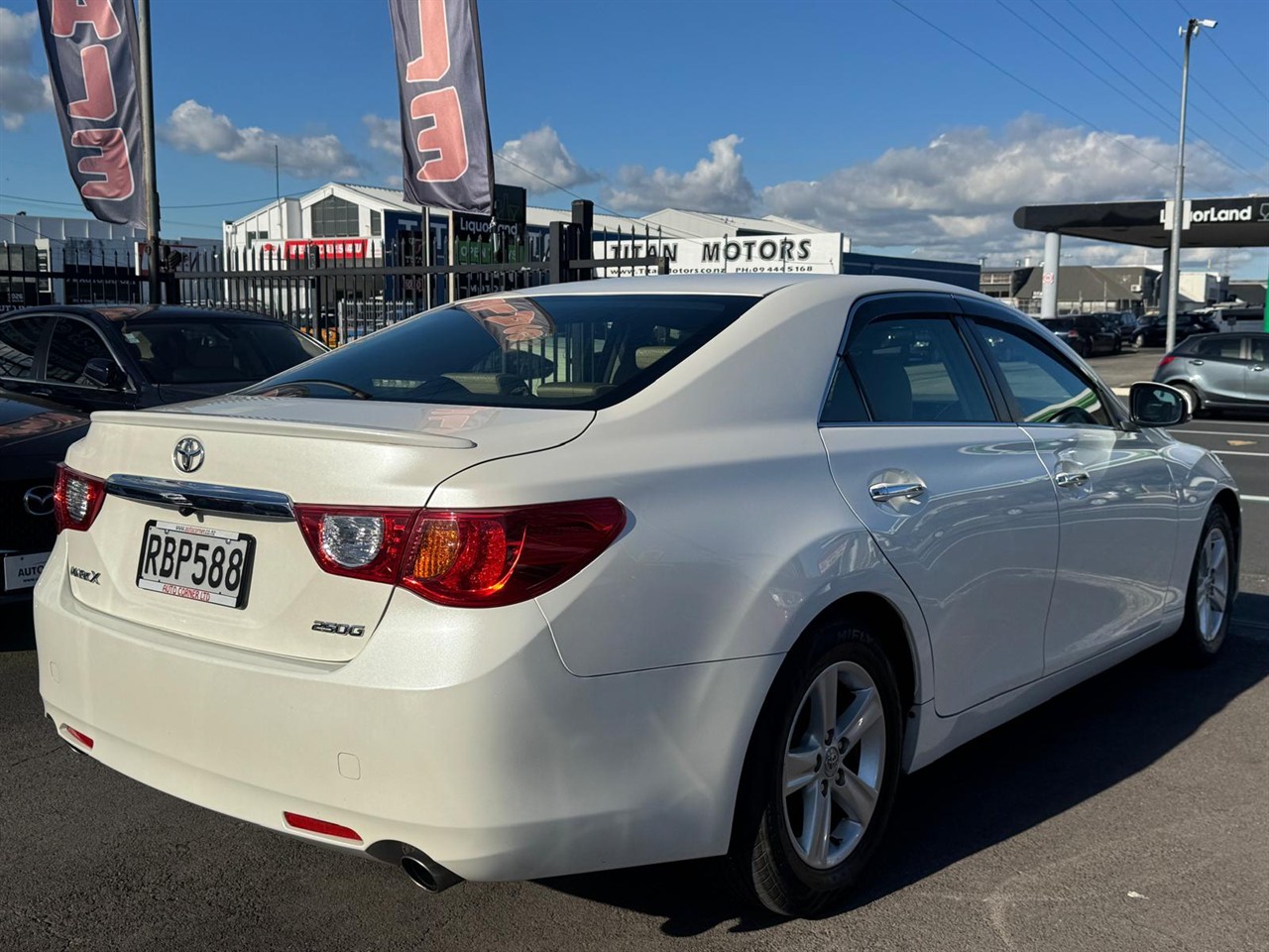2012 Toyota Mark-X thumbnail