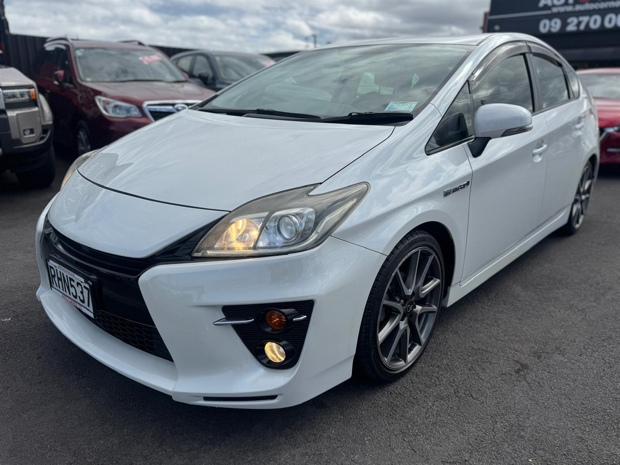 2013 Toyota Prius thumbnail