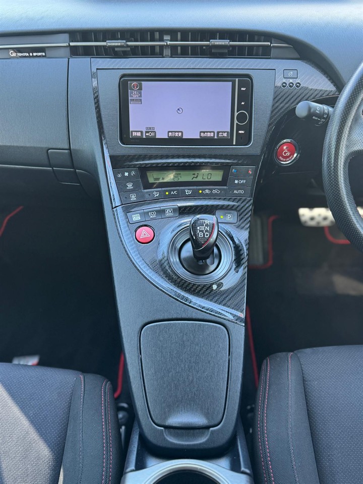 2013 Toyota Prius thumbnail