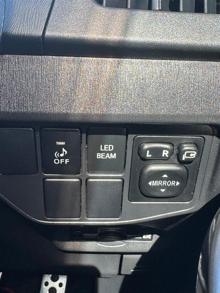 2013 Toyota Prius thumbnail