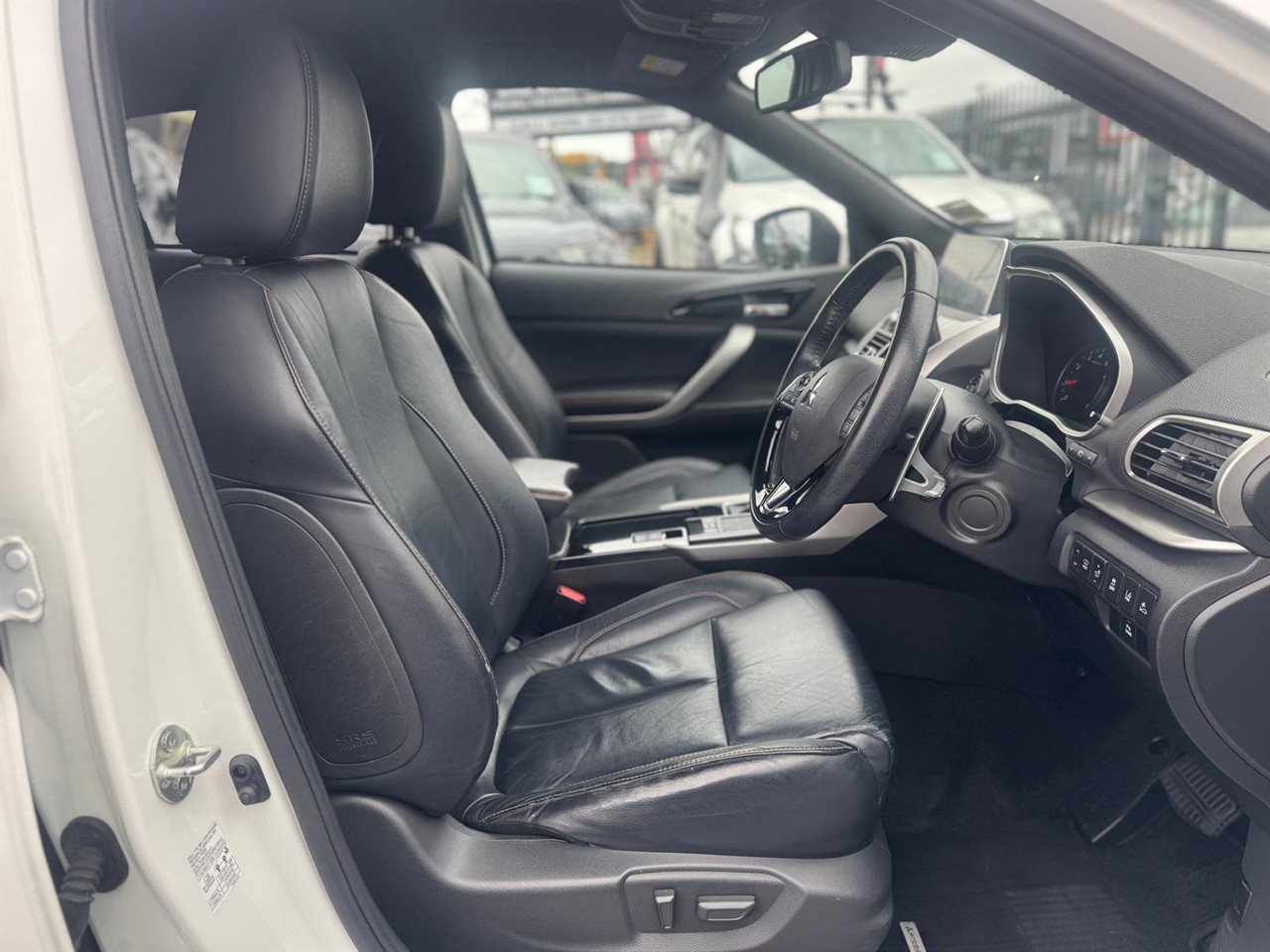 2019 Mitsubishi Eclipse thumbnail
