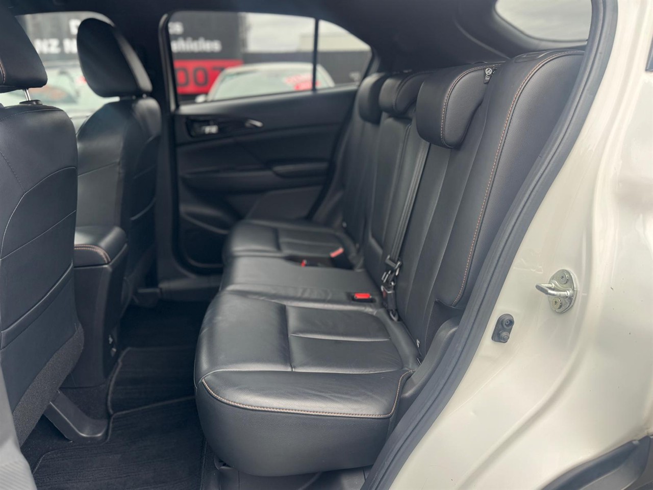 2019 Mitsubishi Eclipse thumbnail