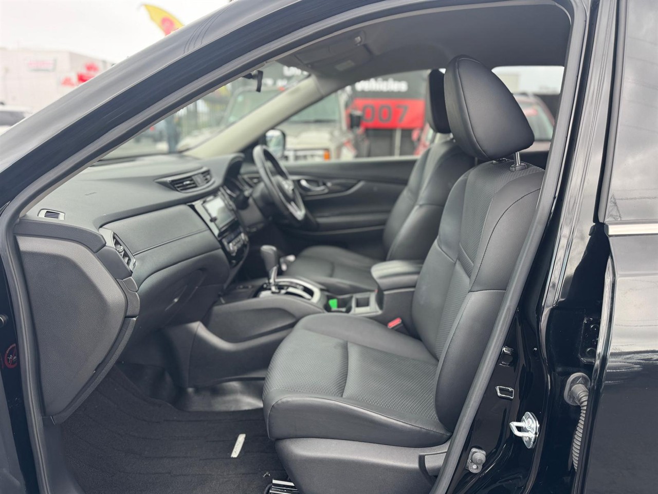 2017 Nissan X-Trail thumbnail