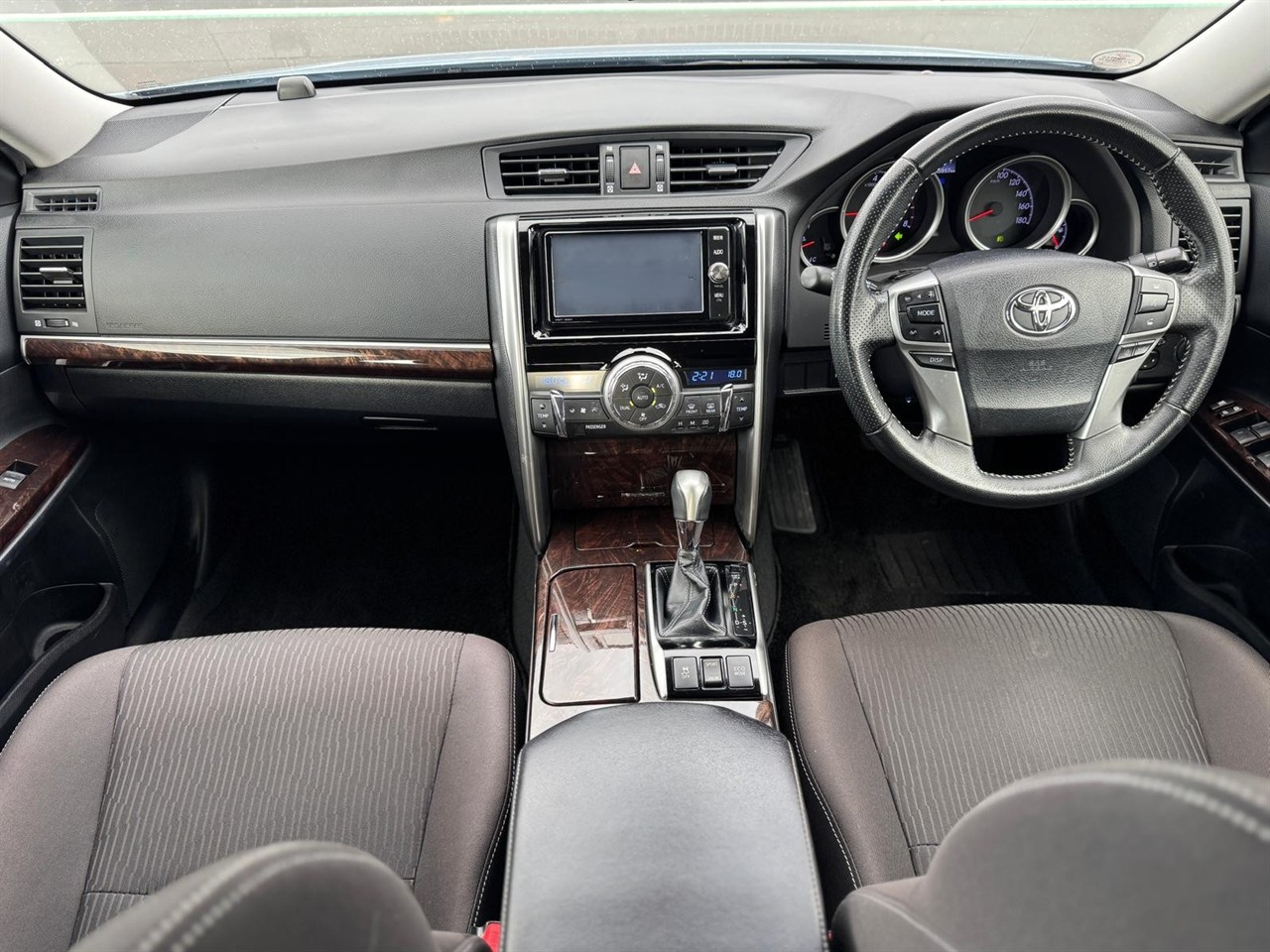 2017 Toyota MARKX thumbnail