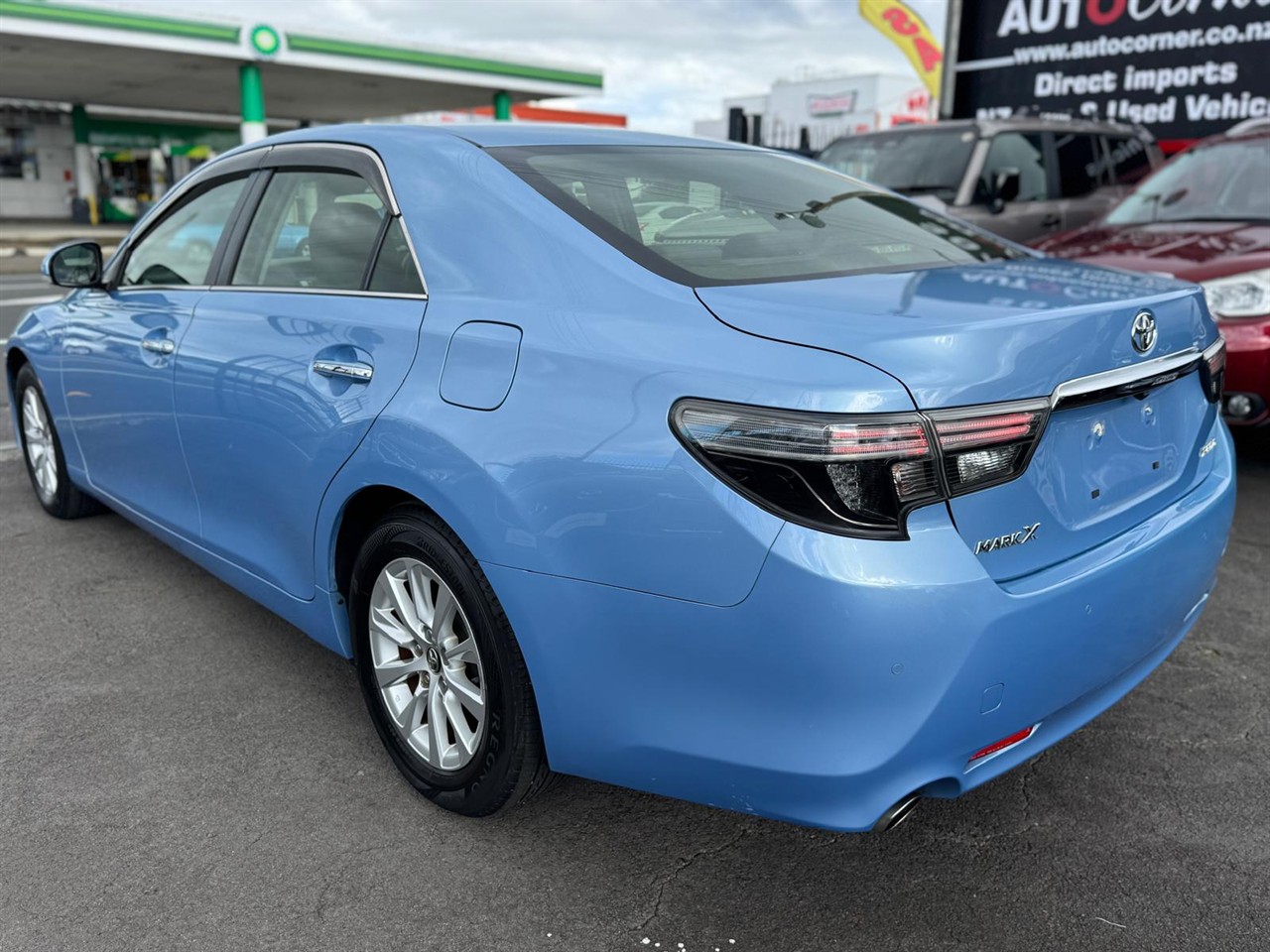 2017 Toyota MARKX thumbnail