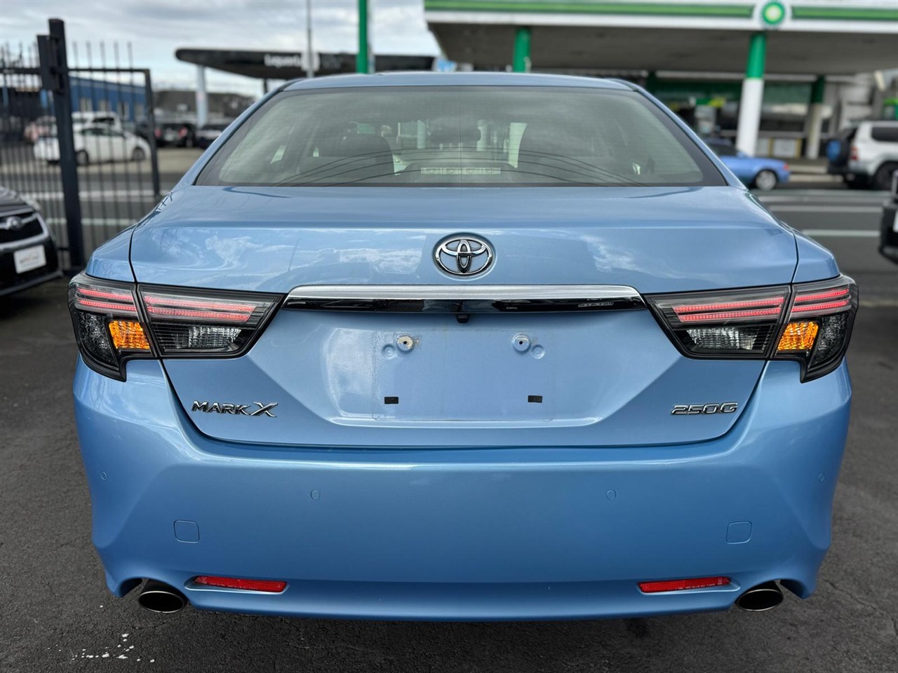 2017 Toyota MARKX thumbnail