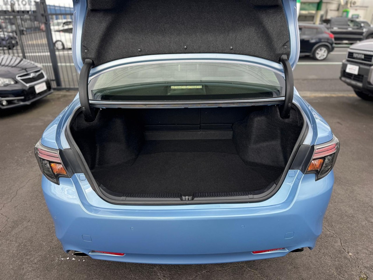 2017 Toyota MARKX thumbnail