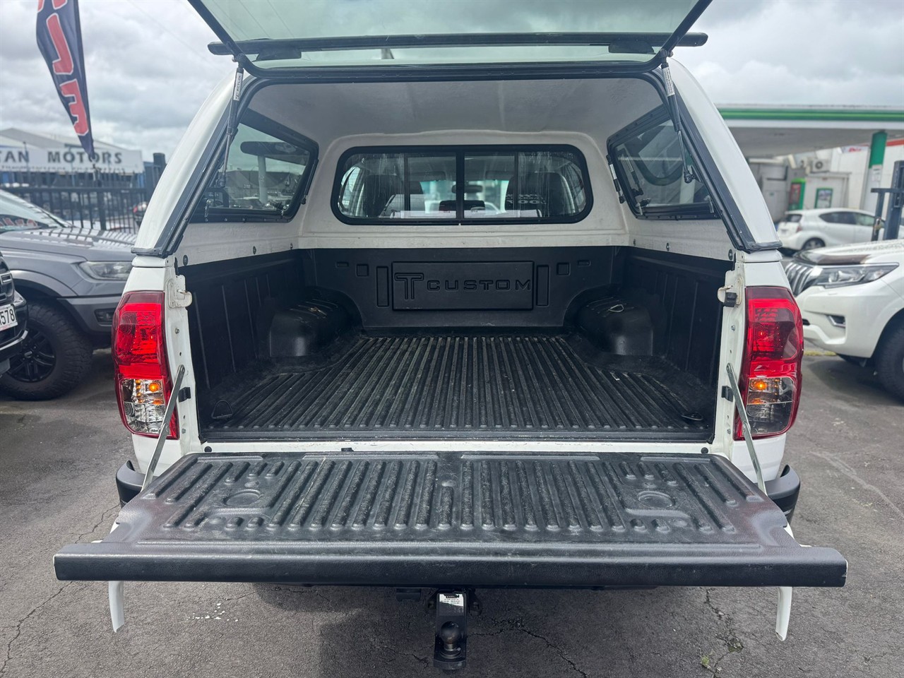2018 Toyota Hilux thumbnail