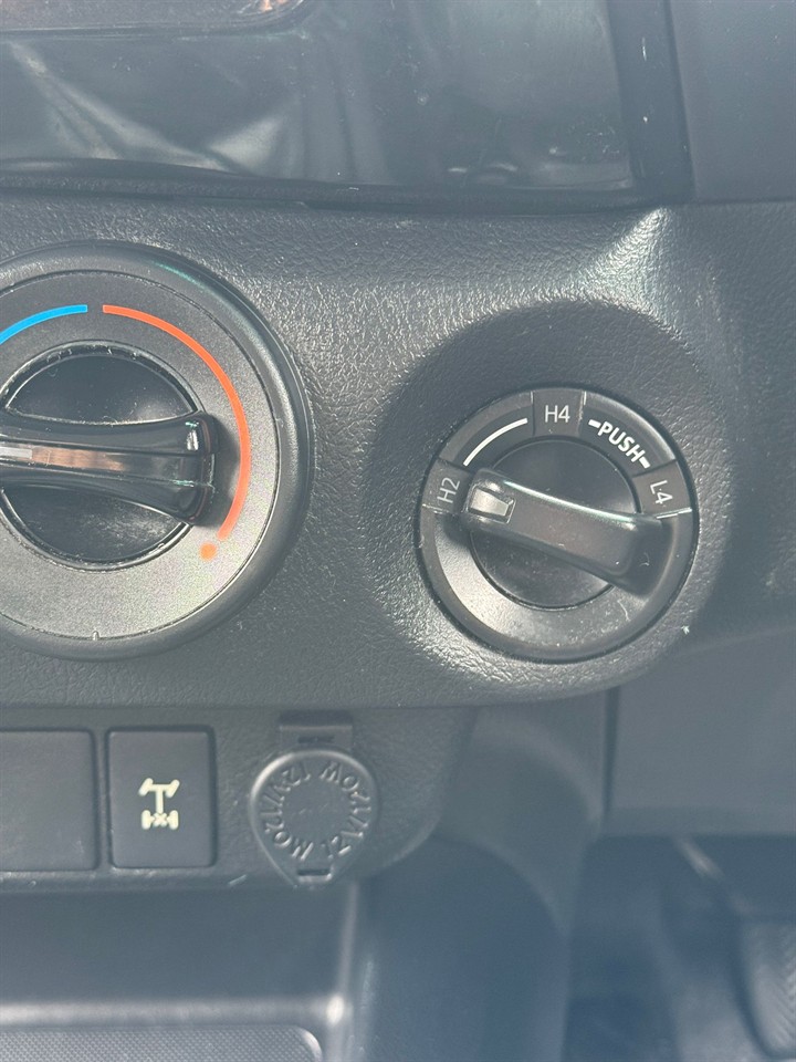 2018 Toyota Hilux thumbnail