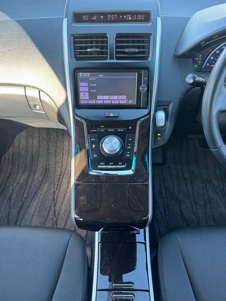2014 Toyota Sai thumbnail