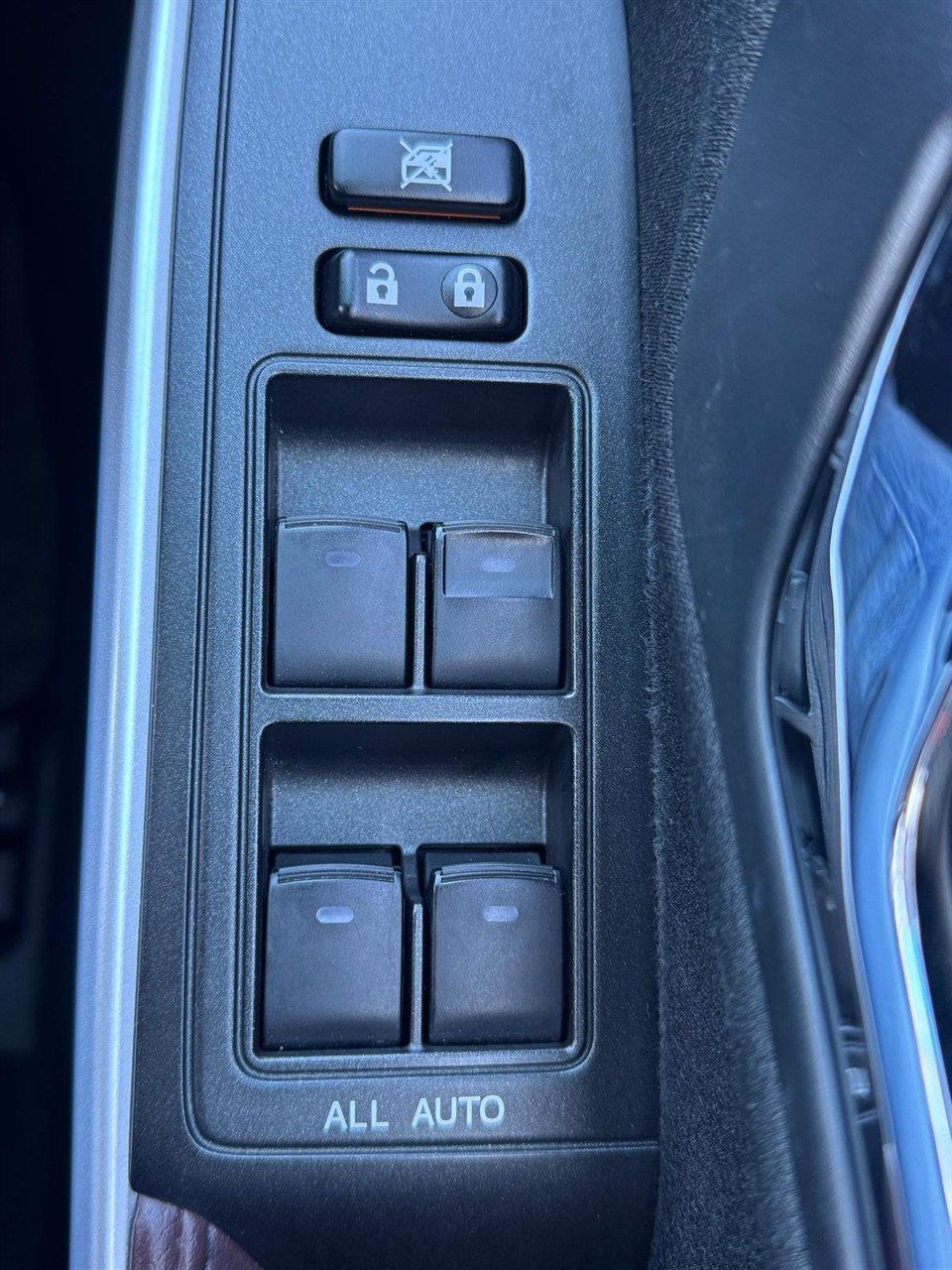 2014 Toyota Sai thumbnail