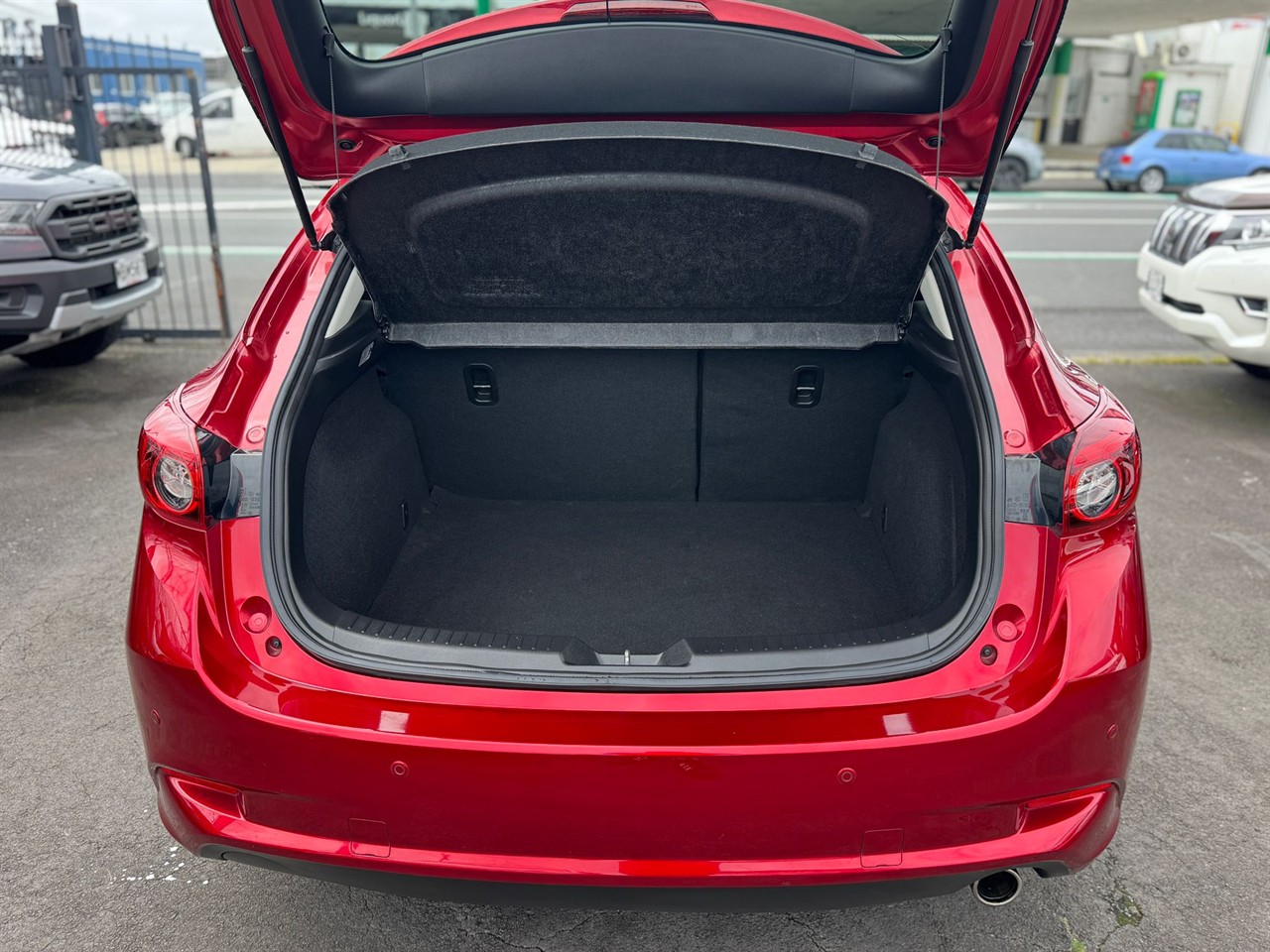 2018 Mazda Axela thumbnail