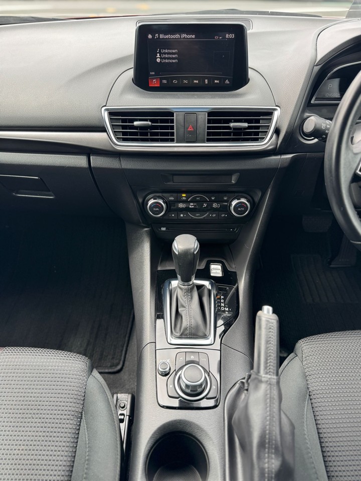 2018 Mazda Axela thumbnail