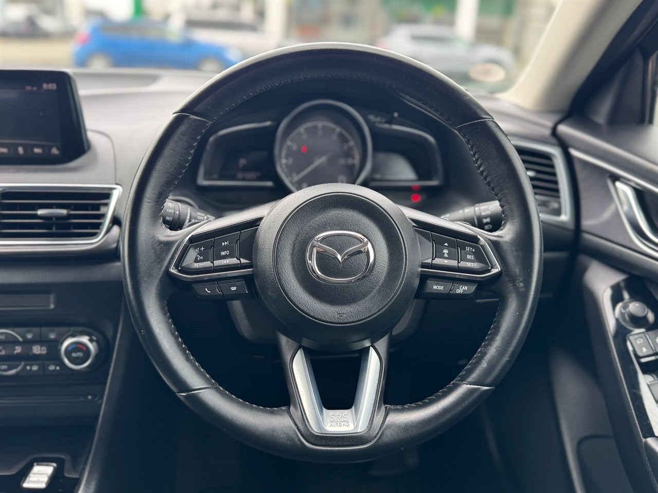 2018 Mazda Axela thumbnail
