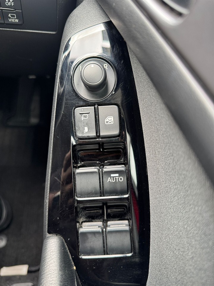 2018 Mazda Axela thumbnail