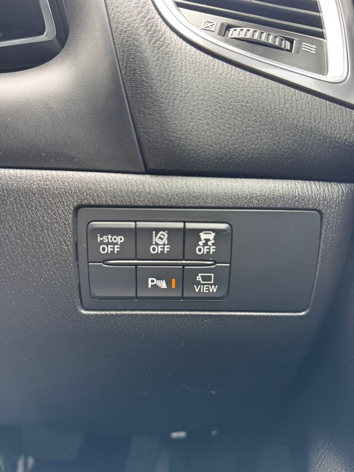2018 Mazda Axela thumbnail