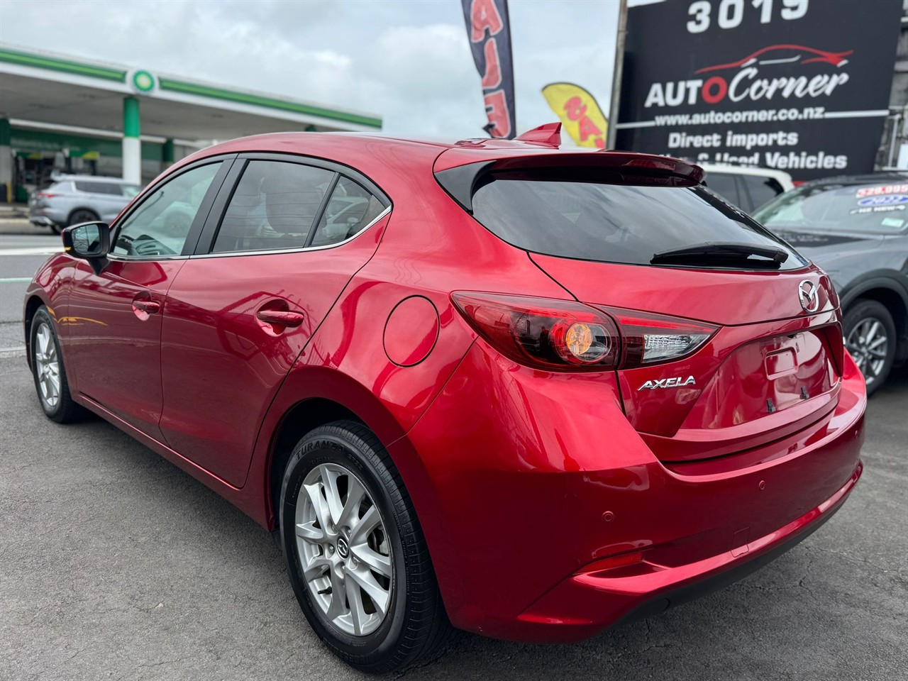 2018 Mazda Axela thumbnail
