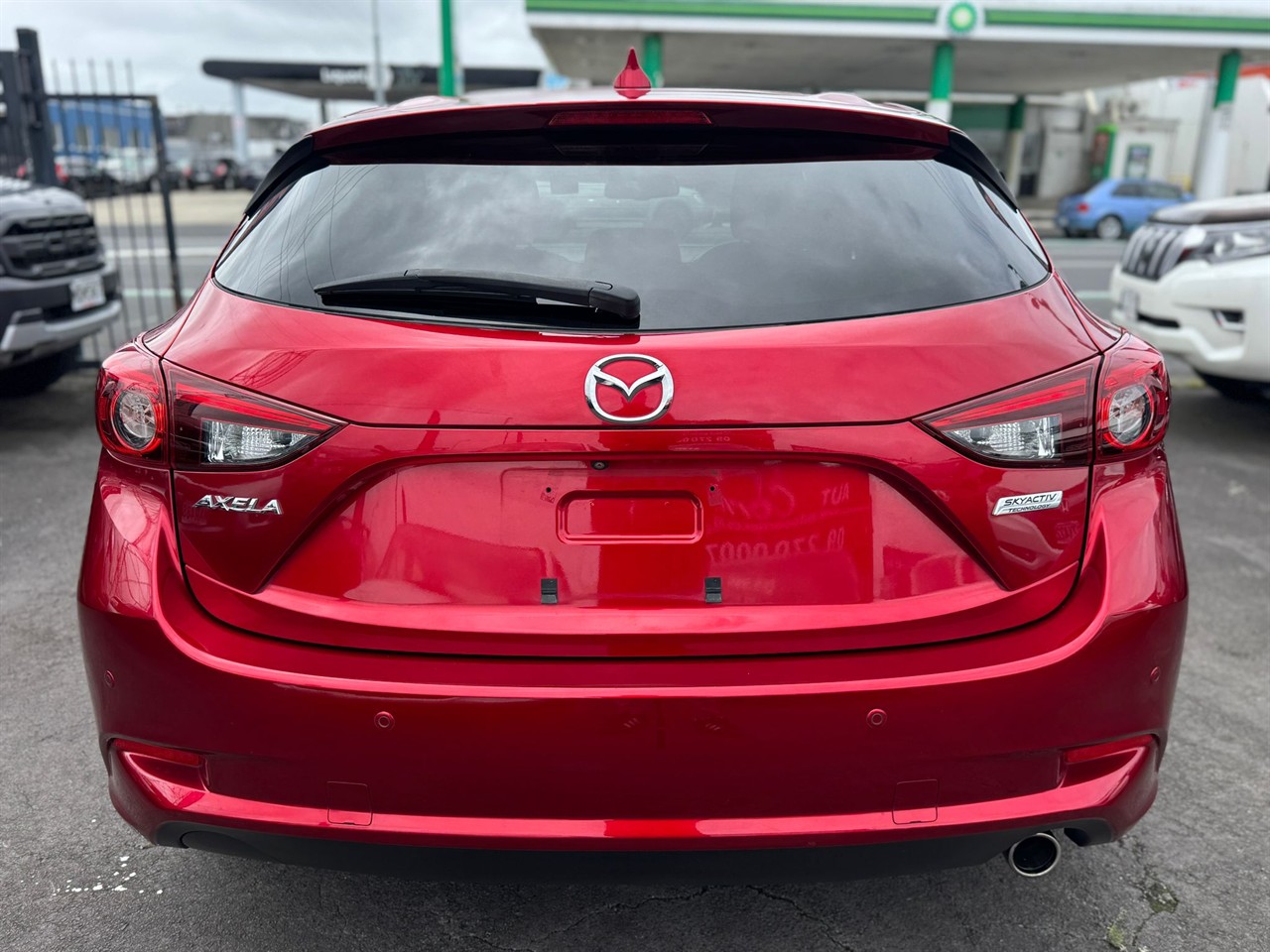 2018 Mazda Axela thumbnail