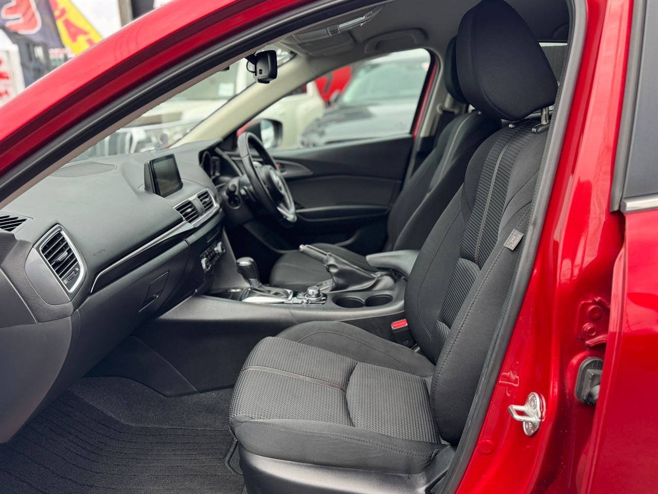 2018 Mazda Axela thumbnail